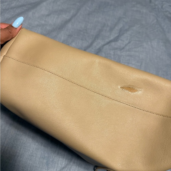 Shopping Saint Laurent in Dark Biege - Picture 7 of 12